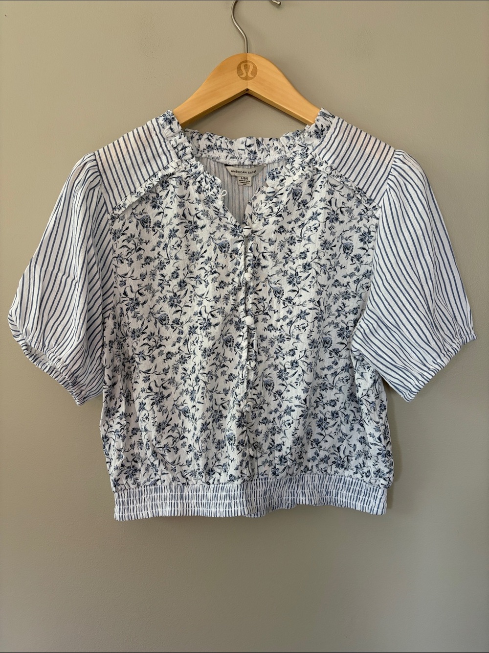 American Eagle Boho Peasant Top Size Large NWT Floral Stripes White Blue Cropped